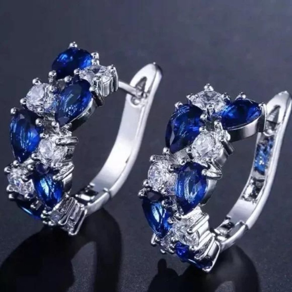 LUXURY 925 STERLING SILVER DIAMOND STUD EARRINGS, NICE EARRINGS, CUTE EARRINGS. - Picture 1 of 3